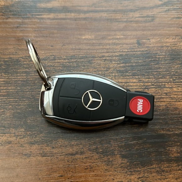 Authentic Mercedes Benz Key Fob - Picture 3 of 4